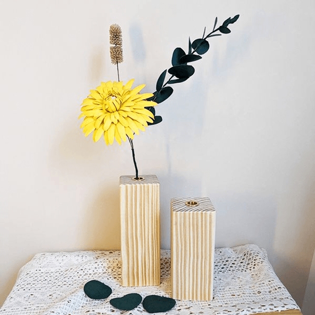 Soliflore en bois et laiton